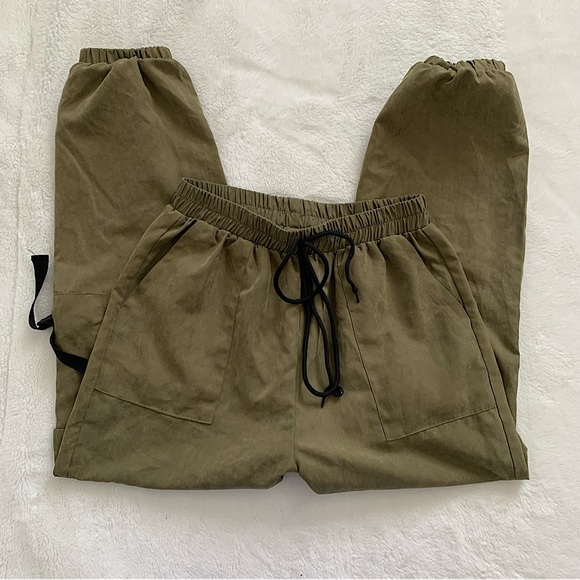 SHEIN | Army green utility cargos - Picture 5 of 8